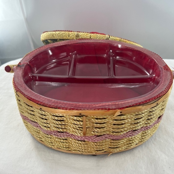 Vintage tapestry sewing basket with insert tray - Picture 14 of 15